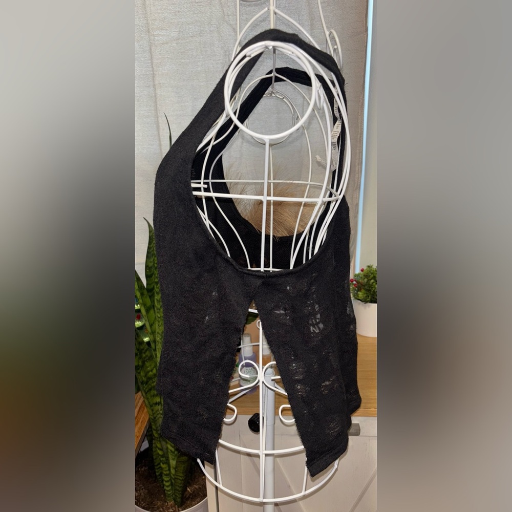 Alo Distressed Tank Size Medium - Picture 3 of 6